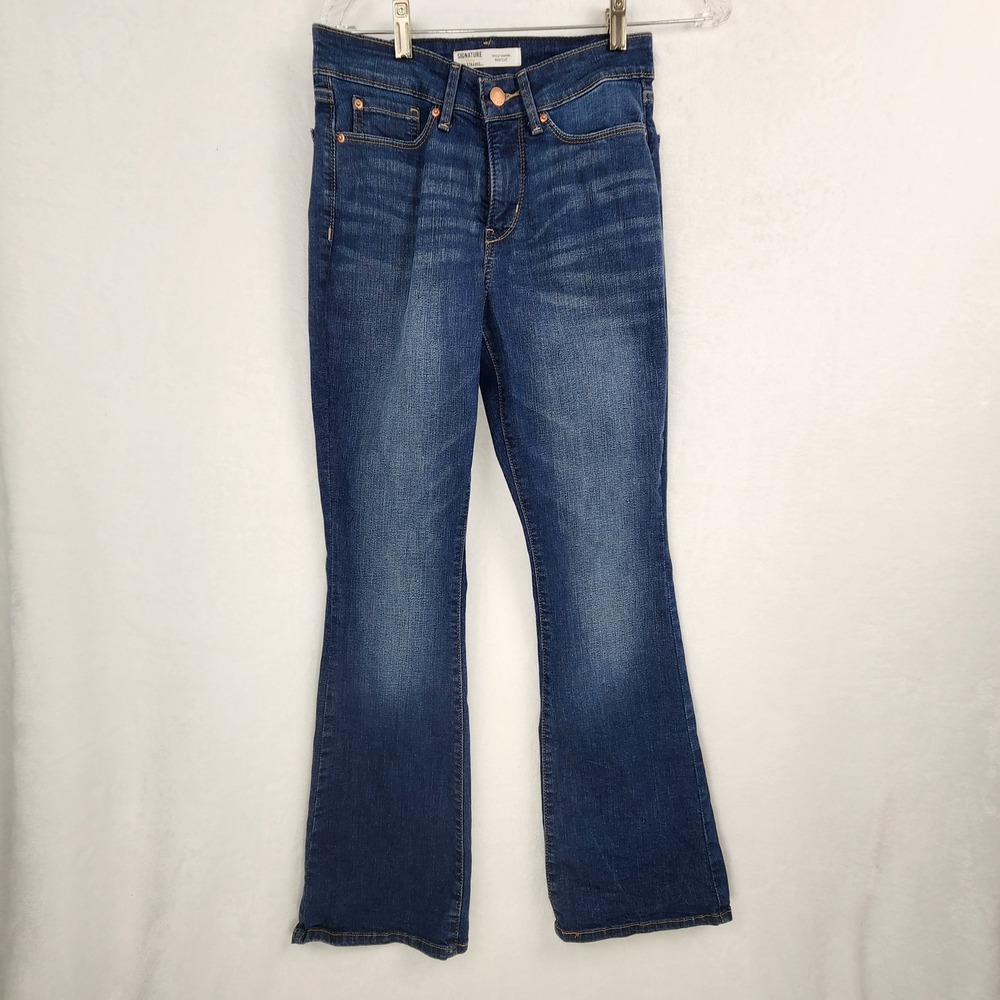 Signature Levi Strauss Bootcut Jeans Womens 4 Short Blue Totally Shaping Denim